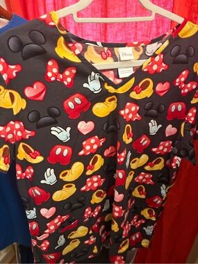 Disney Minnie & Mickey Mouse Icons Scrub Top Women’s Large L Black Multicolor